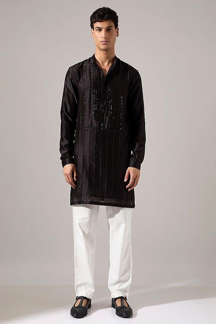 Black Chanderi Hand Embroidered Kurta Set by Son Of A Noble SNOB Men at Pernia's Pop Up Shop