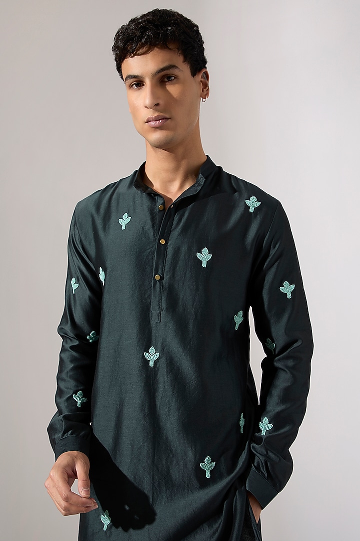 Forest Green Chanderi Hand Embroidered Kurta Set by Son Of A Noble SNOB Men at Pernia's Pop Up Shop