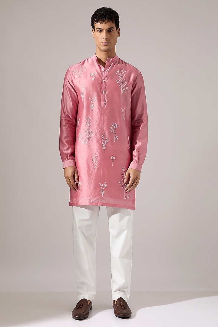Pink Chanderi Hand Embroidered Kurta Set by Son Of A Noble SNOB Men at Pernia's Pop Up Shop