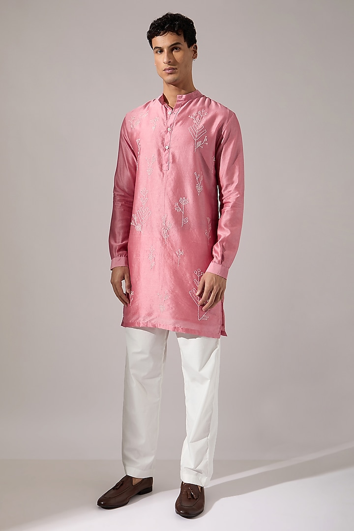 Pink Chanderi Hand Embroidered Kurta Set by Son Of A Noble SNOB Men at Pernia's Pop Up Shop