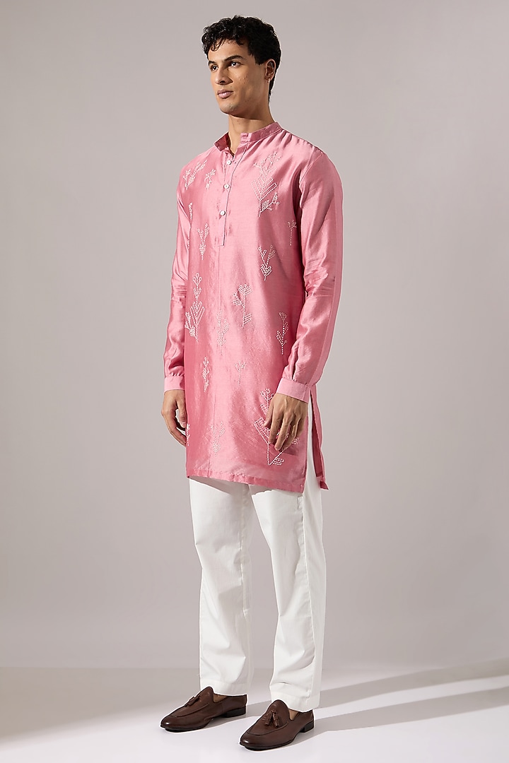 Pink Chanderi Hand Embroidered Kurta Set by Son Of A Noble SNOB Men at Pernia's Pop Up Shop