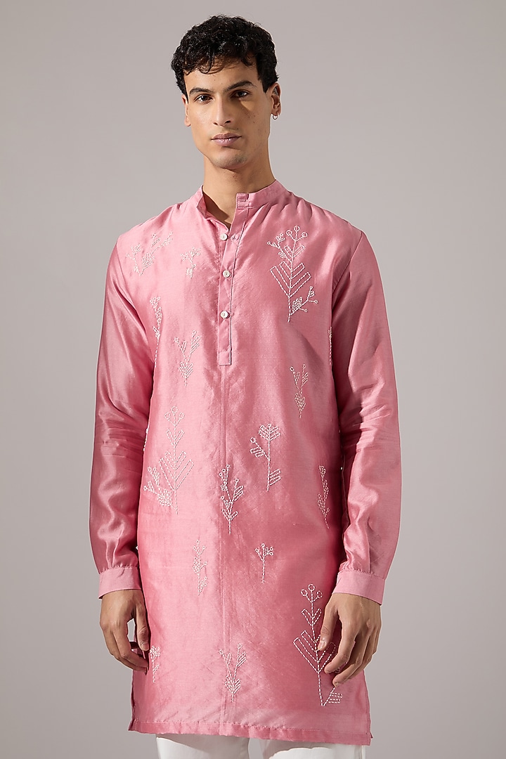 Pink Chanderi Hand Embroidered Kurta Set by Son Of A Noble SNOB Men at Pernia's Pop Up Shop