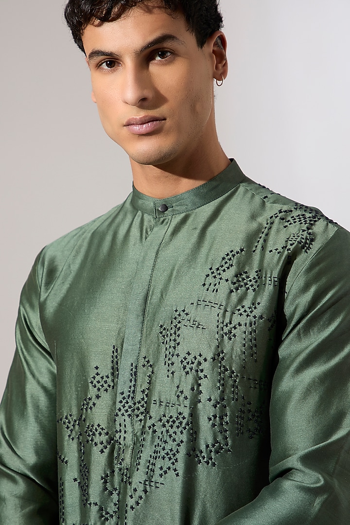 Sage Chanderi Hand Embroidered Kurta Set by Son Of A Noble SNOB Men at Pernia's Pop Up Shop