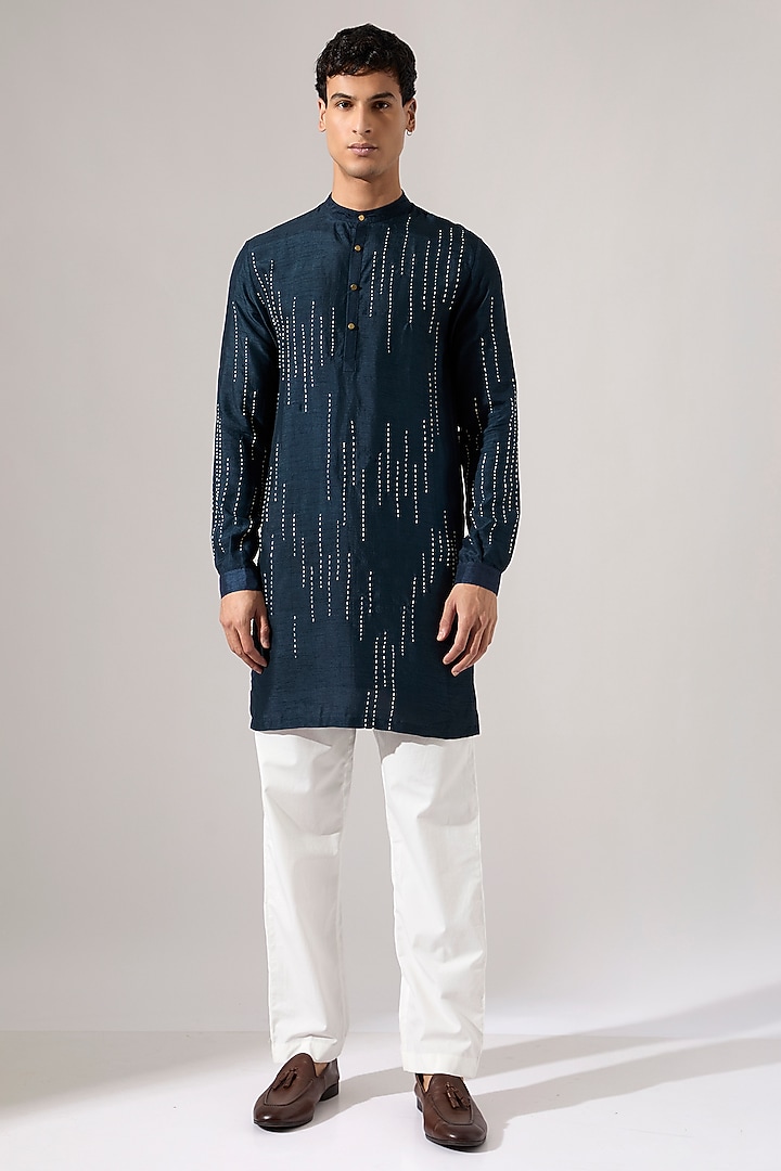 Navy Blue Raw Silk Hand Embroidered Kurta Set by Son Of A Noble SNOB Men at Pernia's Pop Up Shop