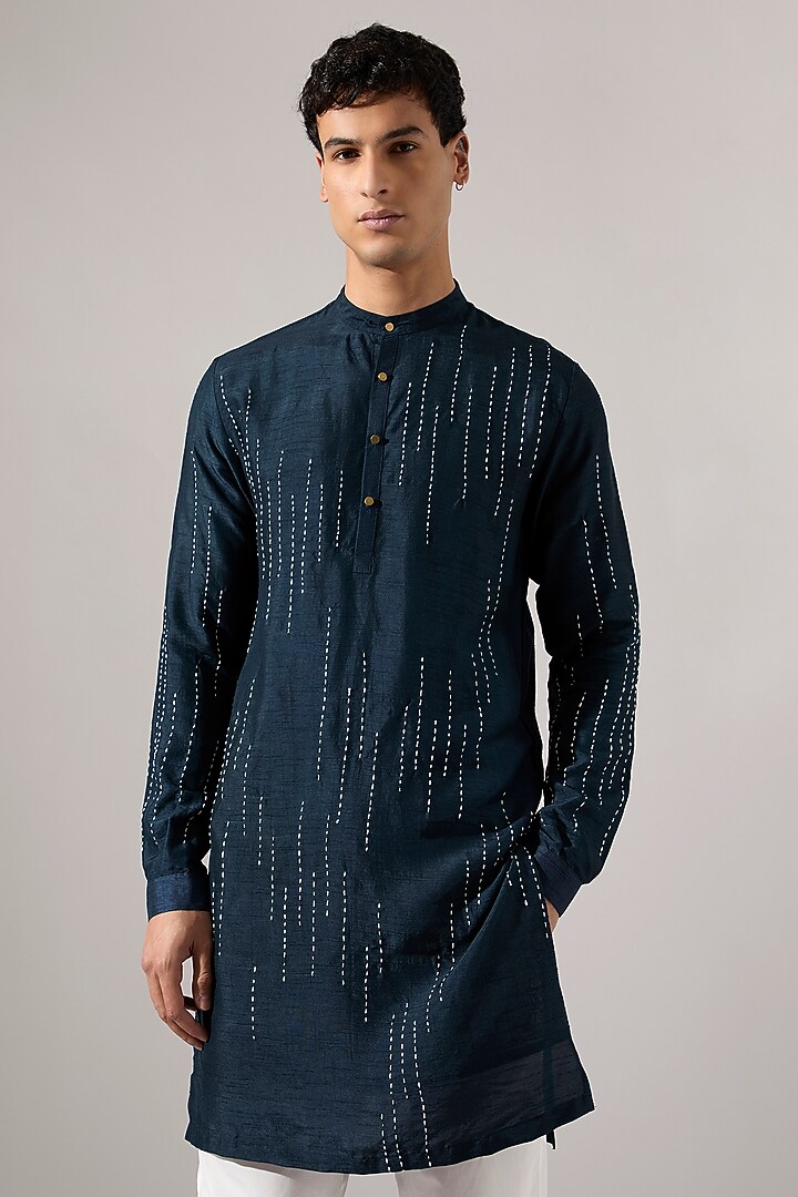 Navy Blue Raw Silk Hand Embroidered Kurta Set by Son Of A Noble SNOB Men at Pernia's Pop Up Shop