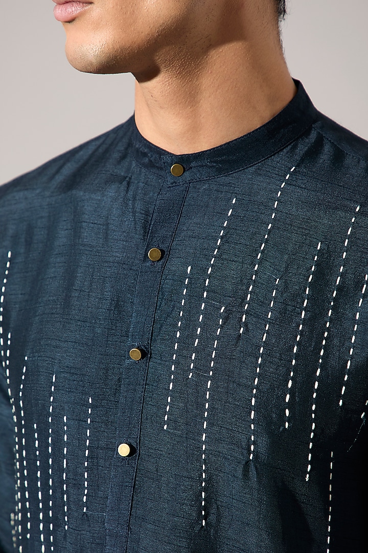 Navy Blue Raw Silk Hand Embroidered Kurta Set by Son Of A Noble SNOB Men at Pernia's Pop Up Shop