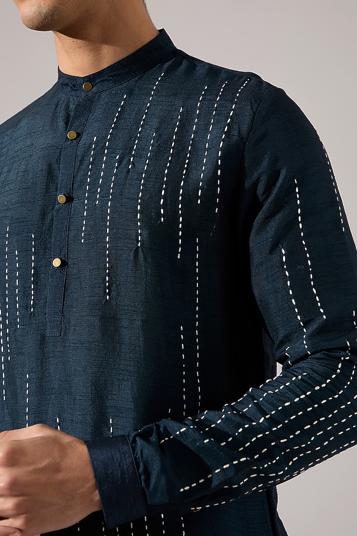 Navy Blue Raw Silk Hand Embroidered Kurta Set by Son Of A Noble SNOB Men at Pernia's Pop Up Shop