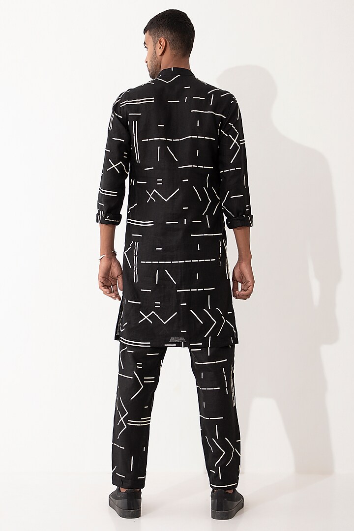 Black Linen Printed Kurta Set by Son Of A Noble SNOB Men at Pernia's Pop Up Shop
