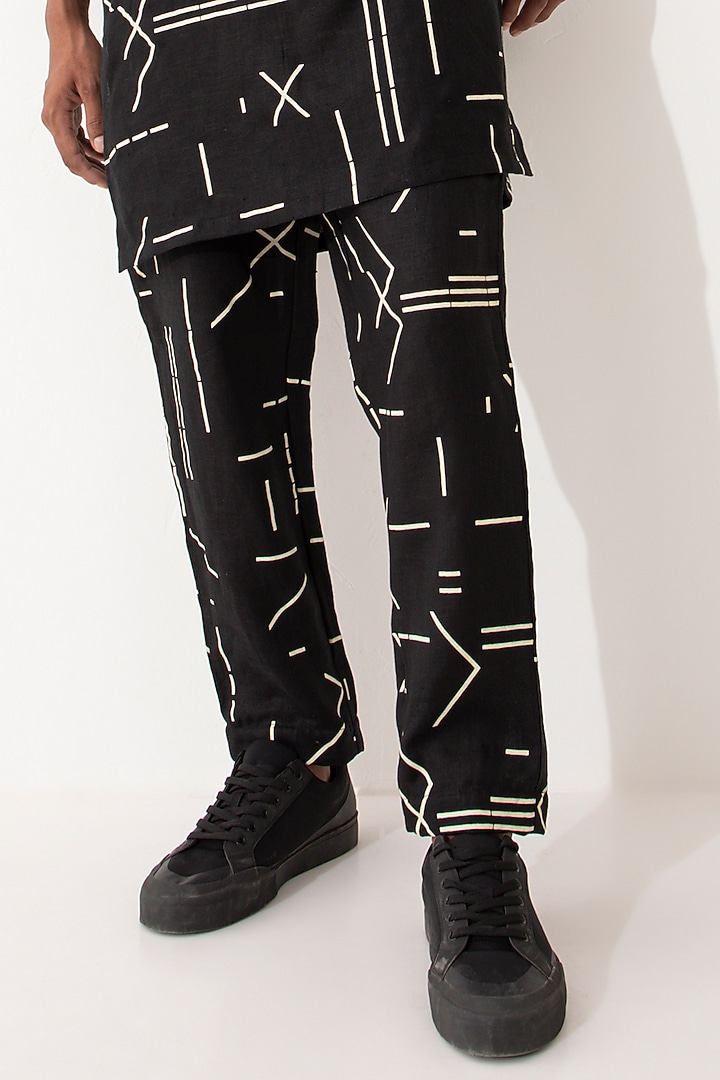 Black Linen Printed Kurta Set by Son Of A Noble SNOB Men at Pernia's Pop Up Shop