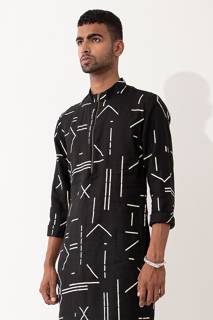 Black Linen Printed Kurta Set by Son Of A Noble SNOB Men at Pernia's Pop Up Shop