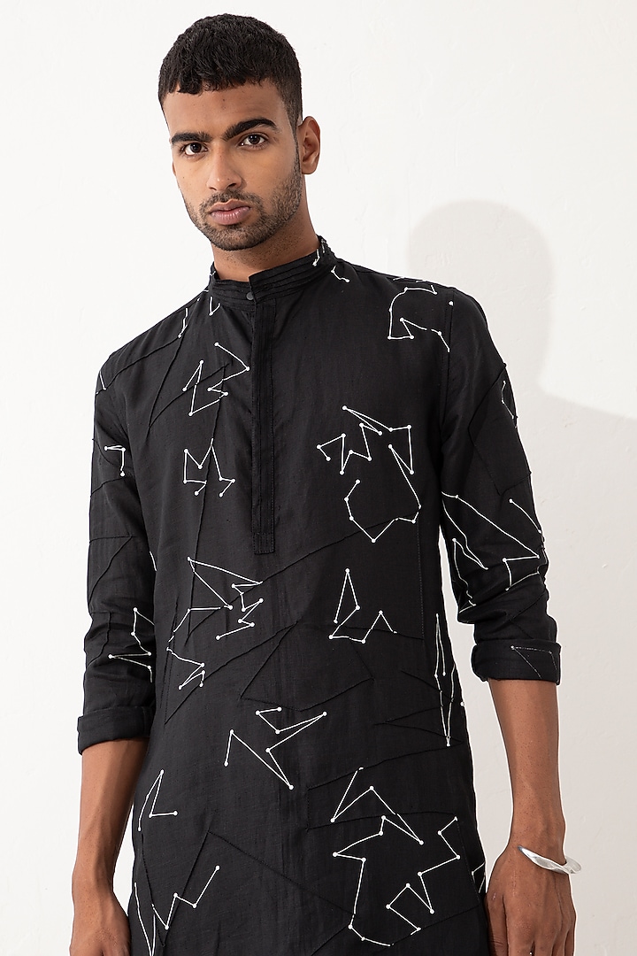 Black Linen Printed Kurta Set by Son Of A Noble SNOB Men at Pernia's Pop Up Shop