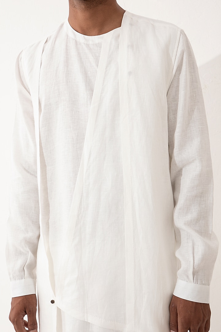 White Linen Paneled Kurta Set by Son Of A Noble SNOB Men at Pernia's Pop Up Shop
