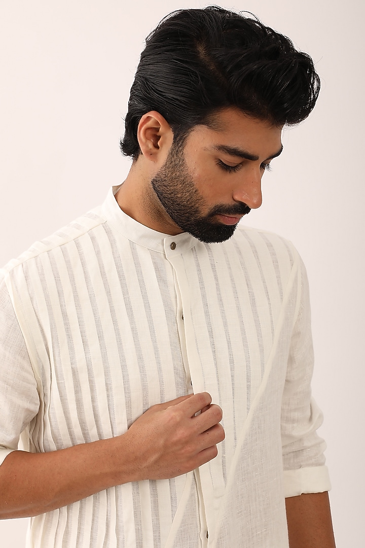 White Linen Kurta Set by Son Of A Noble SNOB Men at Pernia's Pop Up Shop