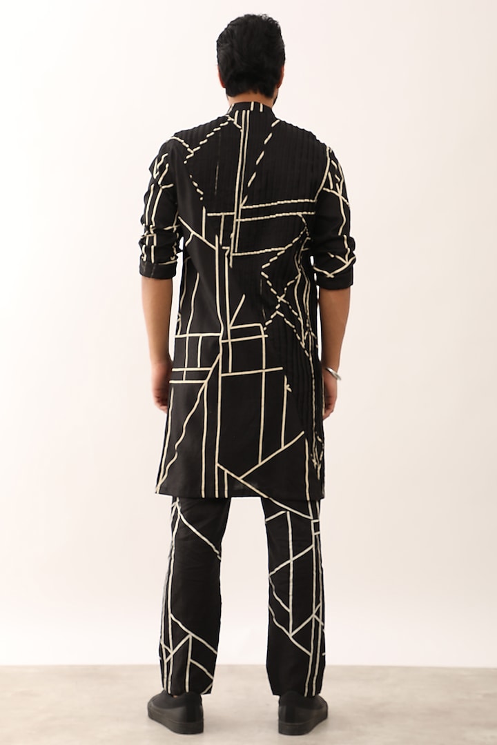 Black Linen Printed Kurta Set by Son Of A Noble SNOB Men at Pernia's Pop Up Shop