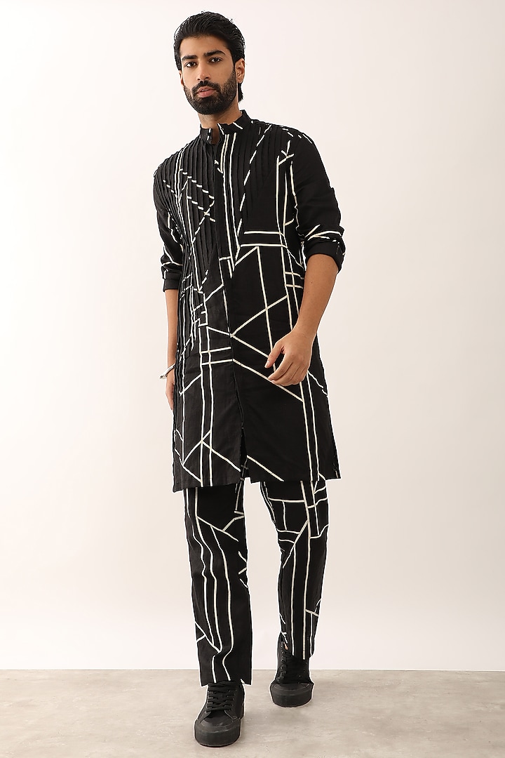 Black Linen Printed Kurta Set by Son Of A Noble SNOB Men at Pernia's Pop Up Shop