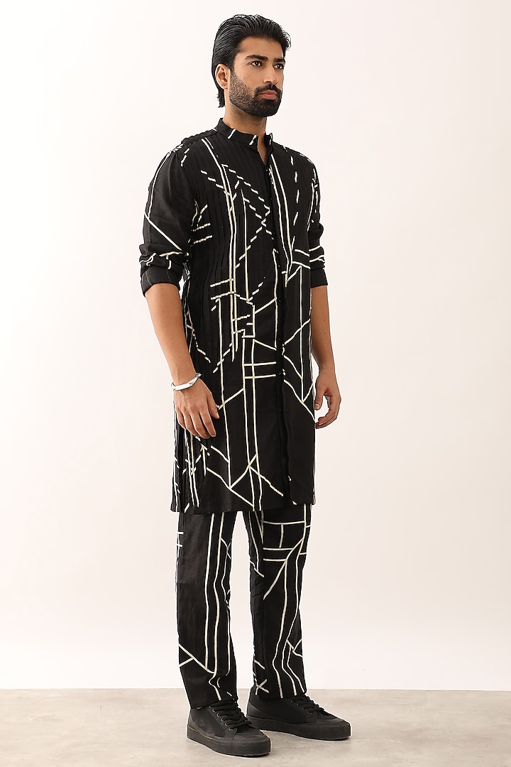 Black Linen Printed Kurta Set by Son Of A Noble SNOB Men at Pernia's Pop Up Shop