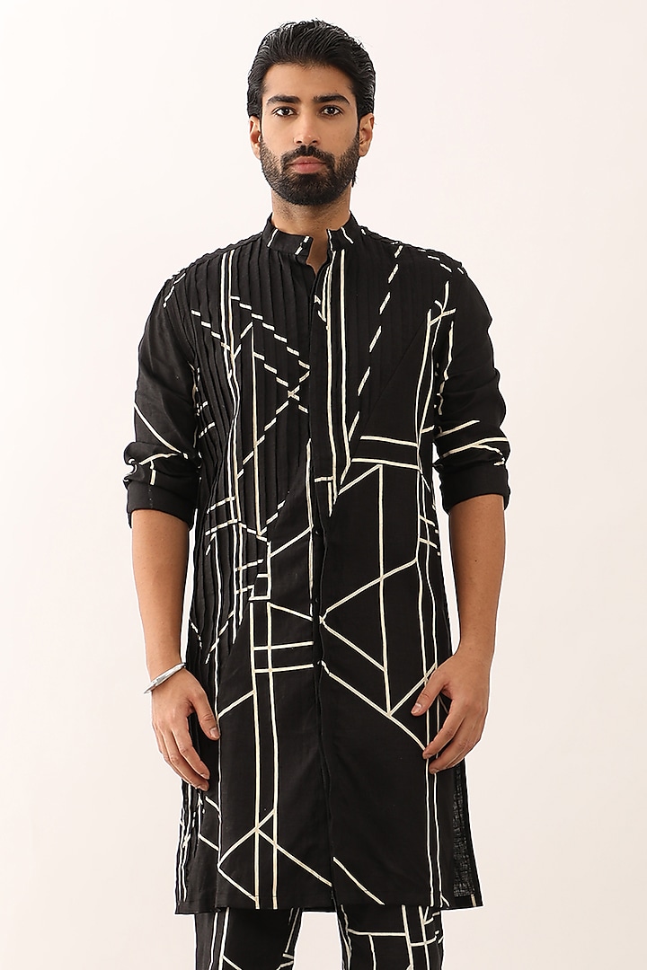 Black Linen Printed Kurta Set by Son Of A Noble SNOB Men at Pernia's Pop Up Shop