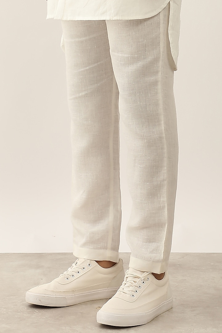 White Linen Kurta Set by Son Of A Noble SNOB Men at Pernia's Pop Up Shop