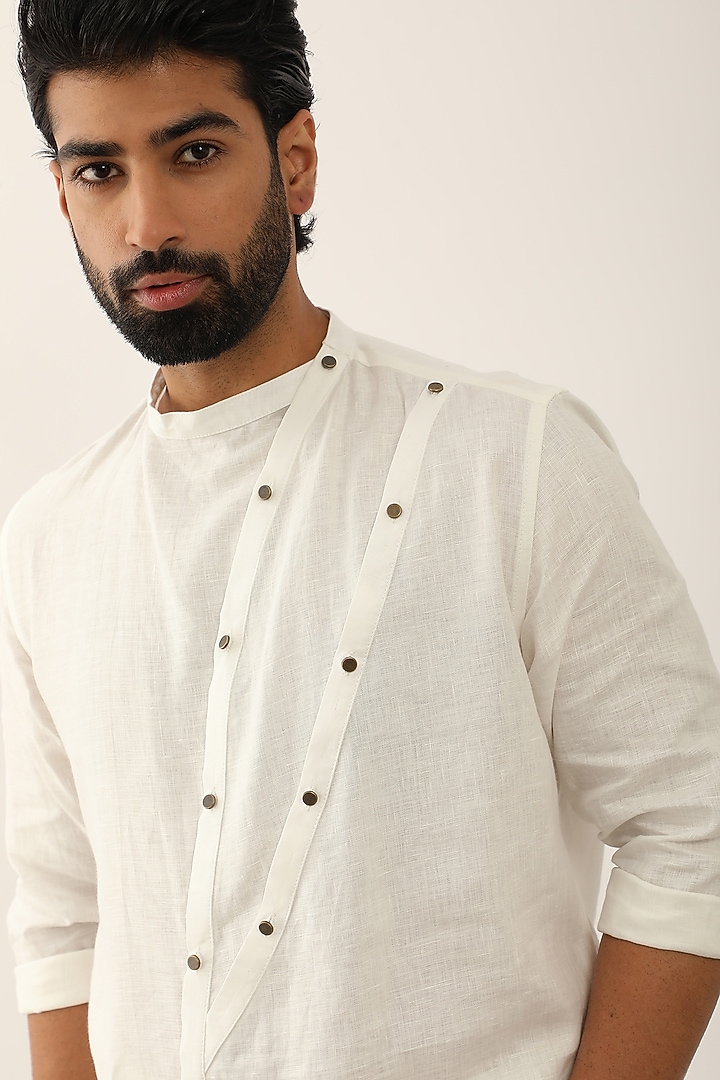 White Linen Kurta Set by Son Of A Noble SNOB Men at Pernia's Pop Up Shop