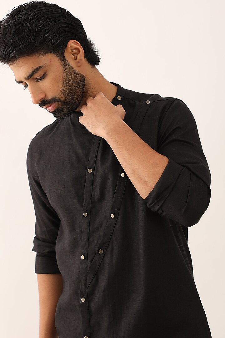 Black Linen Kurta Set by Son Of A Noble SNOB Men at Pernia's Pop Up Shop