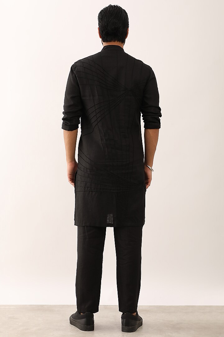Black Linen Textured Kurta Set by Son Of A Noble SNOB Men at Pernia's Pop Up Shop