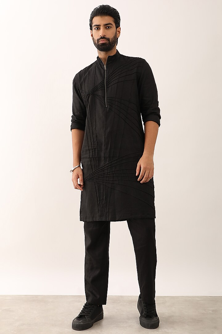 Black Linen Textured Kurta Set by Son Of A Noble SNOB Men at Pernia's Pop Up Shop