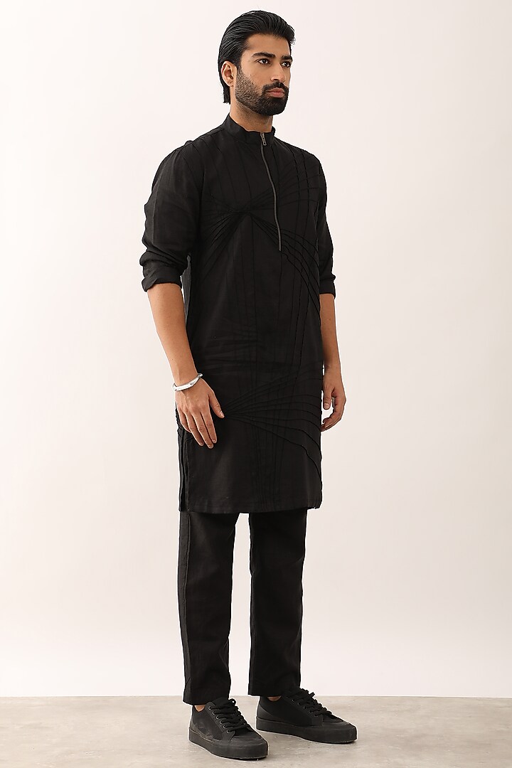 Black Linen Textured Kurta Set by Son Of A Noble SNOB Men at Pernia's Pop Up Shop