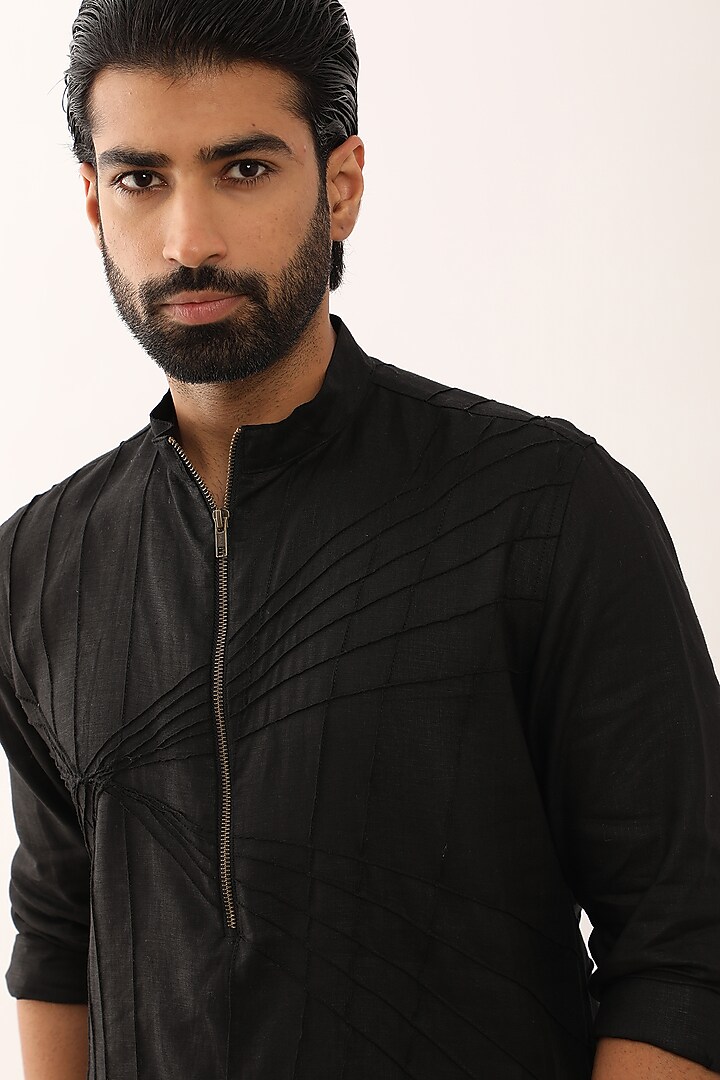 Black Linen Textured Kurta Set by Son Of A Noble SNOB Men at Pernia's Pop Up Shop