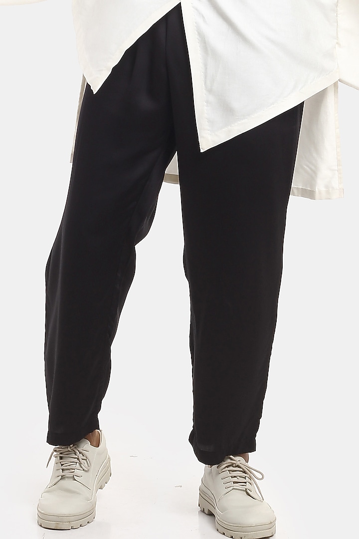 White Asymmetrical Kurta Set by Son Of A Noble SNOB Men at Pernia's Pop Up Shop