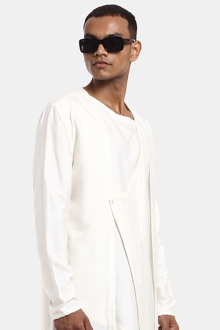 White Asymmetrical Kurta Set by Son Of A Noble SNOB Men at Pernia's Pop Up Shop