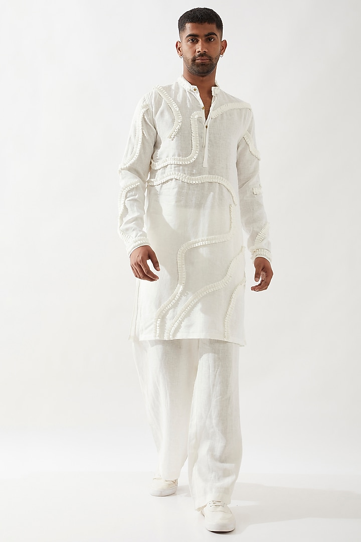 White Linen Textured Kurta Set by Son Of A Noble SNOB Men at Pernia's Pop Up Shop