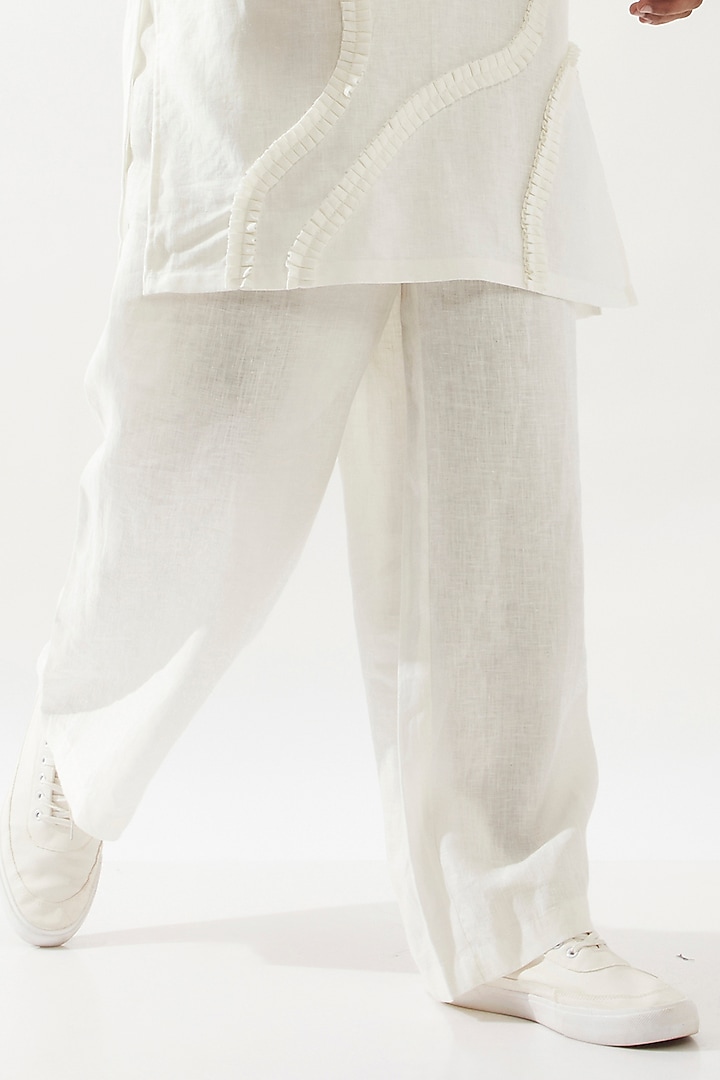 White Linen Textured Kurta Set by Son Of A Noble SNOB Men at Pernia's Pop Up Shop