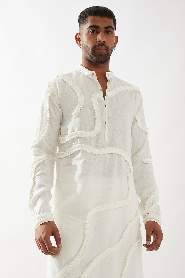 White Linen Textured Kurta Set by Son Of A Noble SNOB Men at Pernia's Pop Up Shop