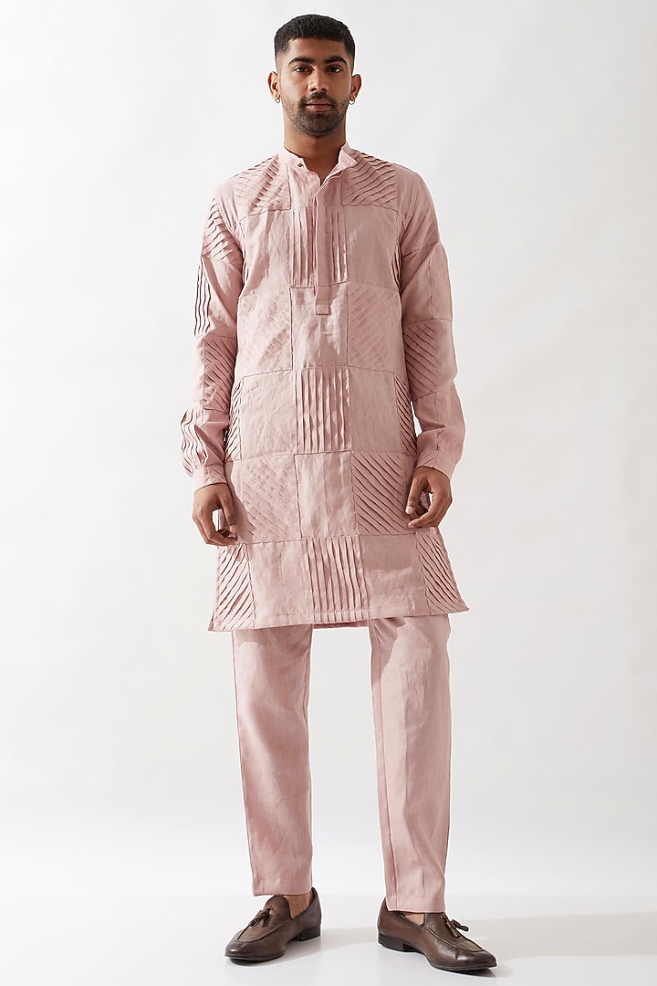 Pink Linen Textured Kurta Set by Son Of A Noble SNOB Men at Pernia's Pop Up Shop