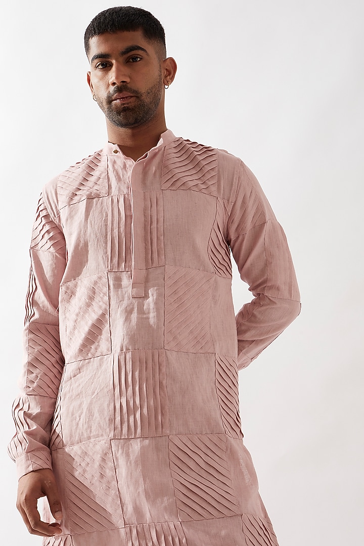 Pink Linen Textured Kurta Set by Son Of A Noble SNOB Men at Pernia's Pop Up Shop