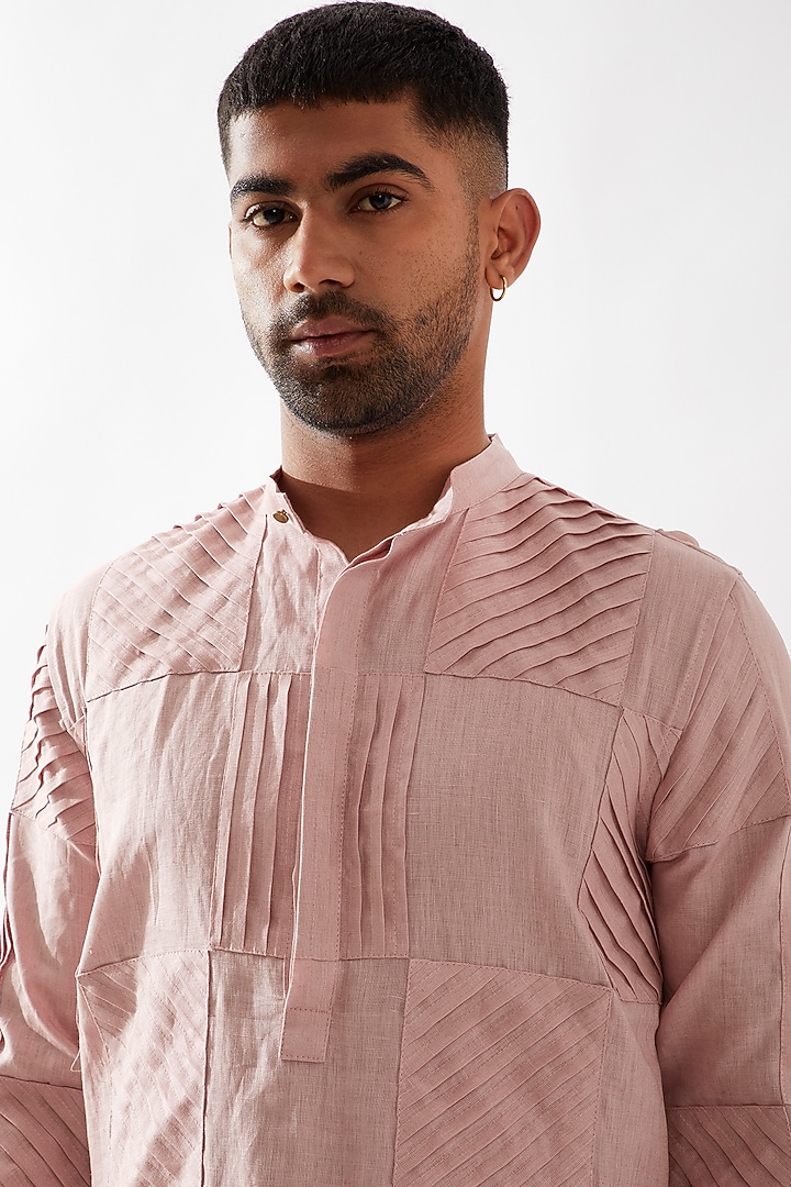 Pink Linen Textured Kurta Set by Son Of A Noble SNOB Men at Pernia's Pop Up Shop