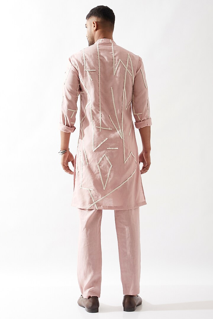Pink Linen Applique Textured Kurta Set by Son Of A Noble SNOB Men at Pernia's Pop Up Shop
