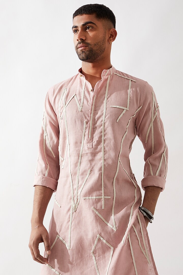 Pink Linen Applique Textured Kurta Set by Son Of A Noble SNOB Men at Pernia's Pop Up Shop