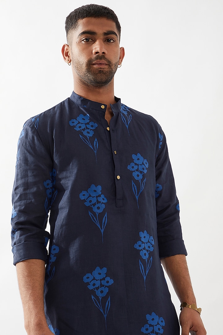 Navy Linen Printed Kurta by Son Of A Noble SNOB Men at Pernia's Pop Up Shop