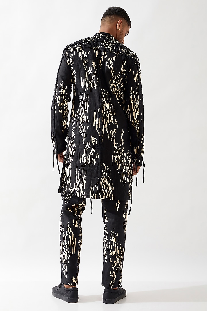 Black Linen Printed Kurta by Son Of A Noble SNOB Men at Pernia's Pop Up Shop