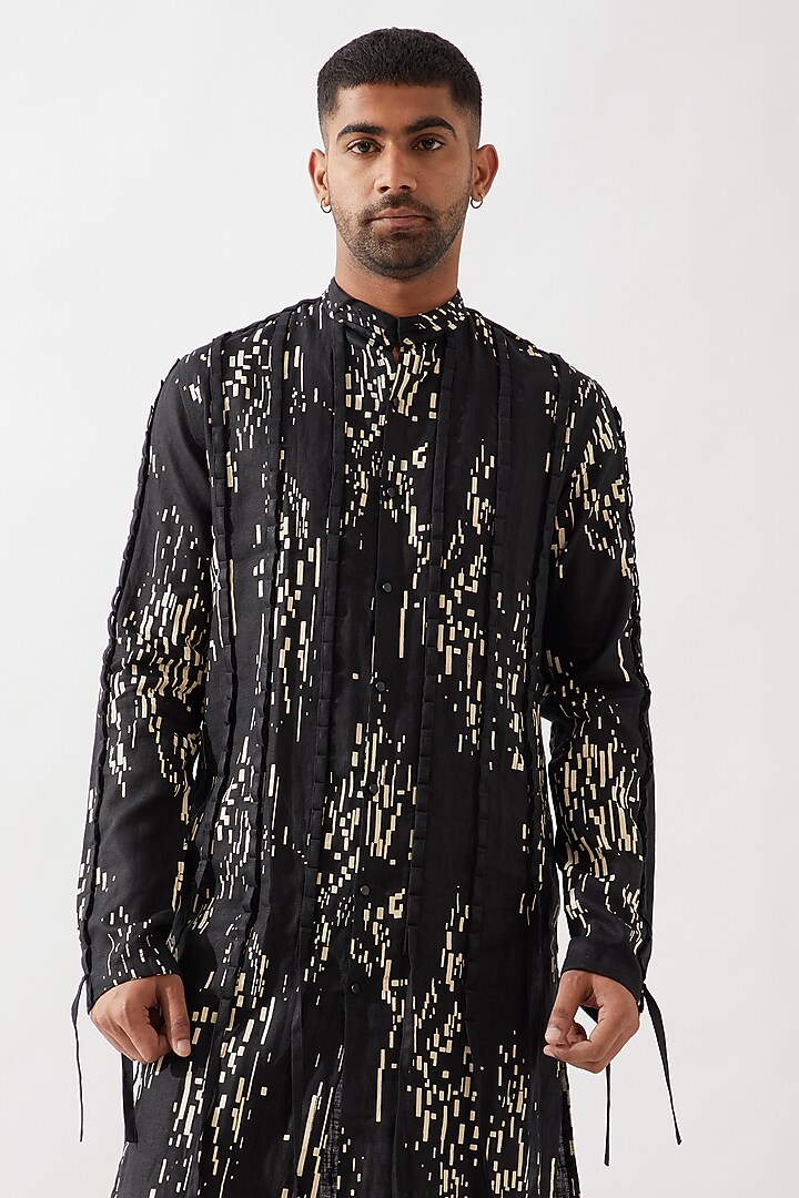 Black Linen Printed Kurta by Son Of A Noble SNOB Men at Pernia's Pop Up Shop
