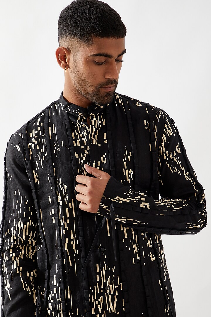 Black Linen Printed Kurta by Son Of A Noble SNOB Men at Pernia's Pop Up Shop