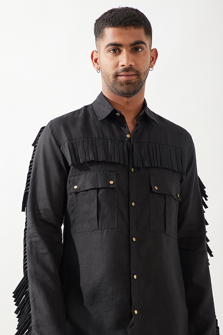 Black Linen Kurta by Son Of A Noble SNOB Men at Pernia's Pop Up Shop