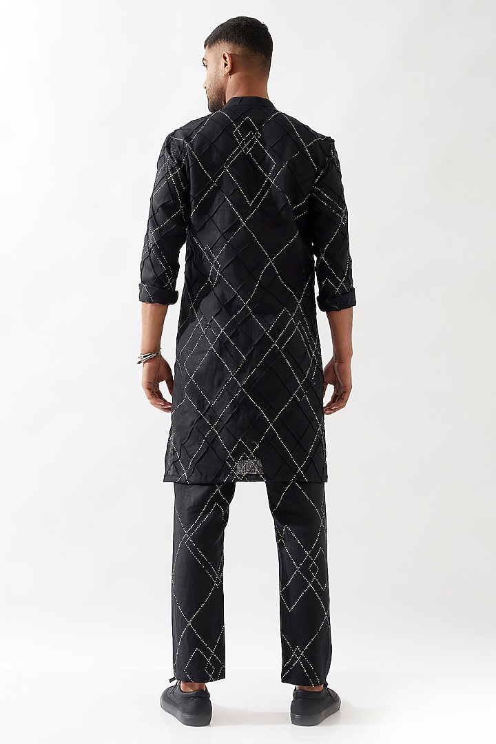 Black Linen Printed Kurta by Son Of A Noble SNOB Men at Pernia's Pop Up Shop