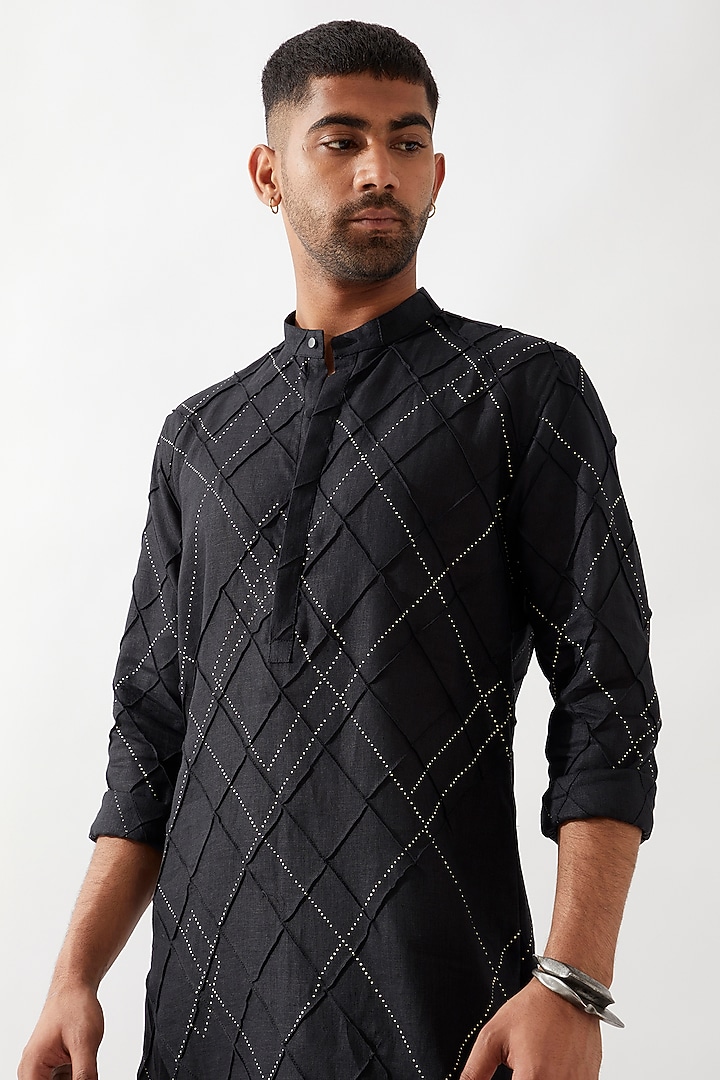 Black Linen Printed Kurta by Son Of A Noble SNOB Men at Pernia's Pop Up Shop