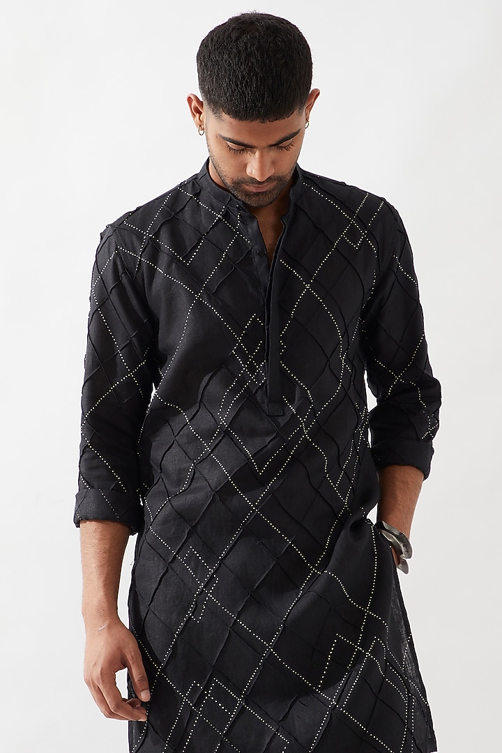 Black Linen Printed Kurta by Son Of A Noble SNOB Men at Pernia's Pop Up Shop