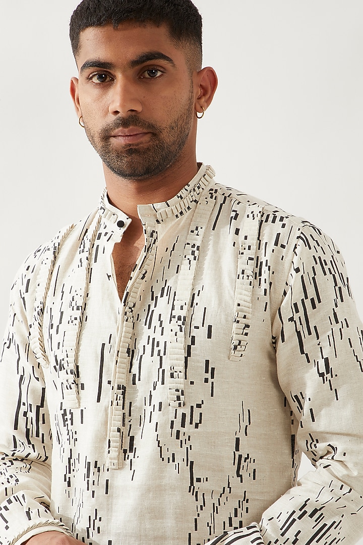 Ivory Linen Printed Kurta by Son Of A Noble SNOB Men at Pernia's Pop Up Shop