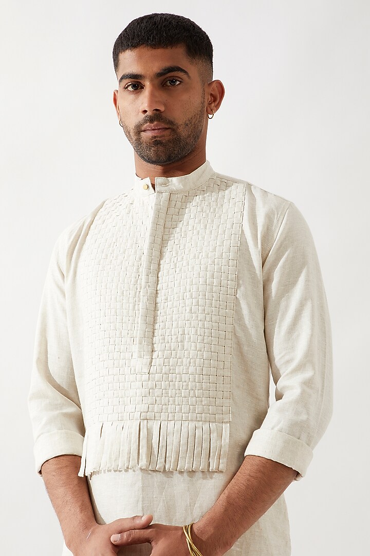 Ivory Linen Textured Kurta by Son Of A Noble SNOB Men at Pernia's Pop Up Shop