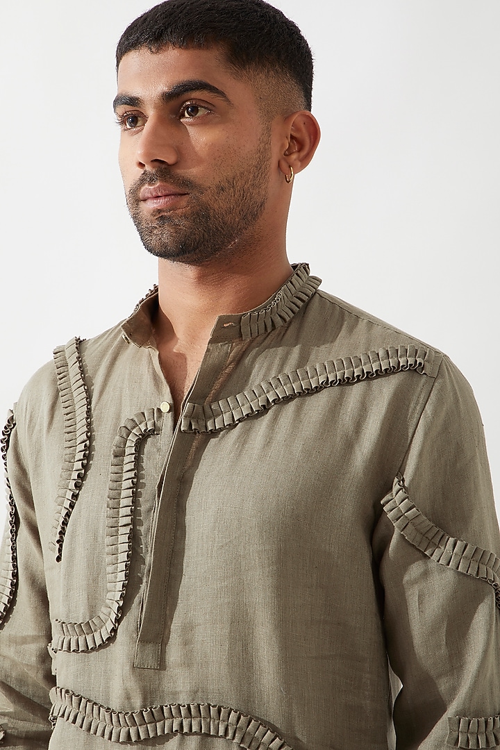 Olive Linen Caterpillar Textured Kurta by Son Of A Noble SNOB Men at Pernia's Pop Up Shop
