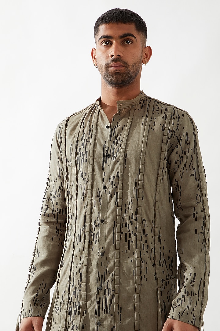 Olive Linen Printed Caterpillar Textured Kurta by Son Of A Noble SNOB Men at Pernia's Pop Up Shop